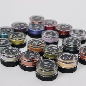 Bare Essentials 20-Count Eyeshadow Kit